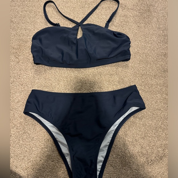 Like new Cupshe Escaping keyhole bikini - Picture 2 of 3